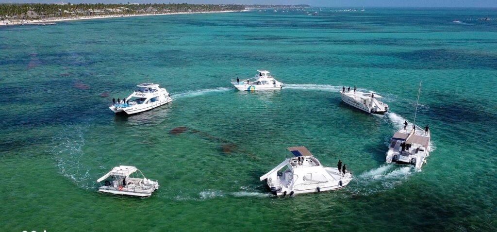The boats anchored at the natural pool