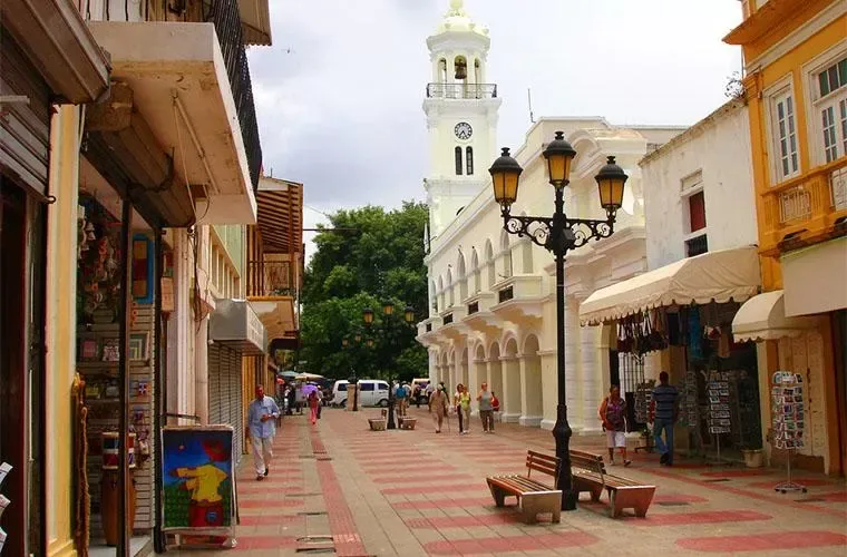 Pedestrian walkway in the Colonial Zone of Santo Domingo with lanterns and historic buildings